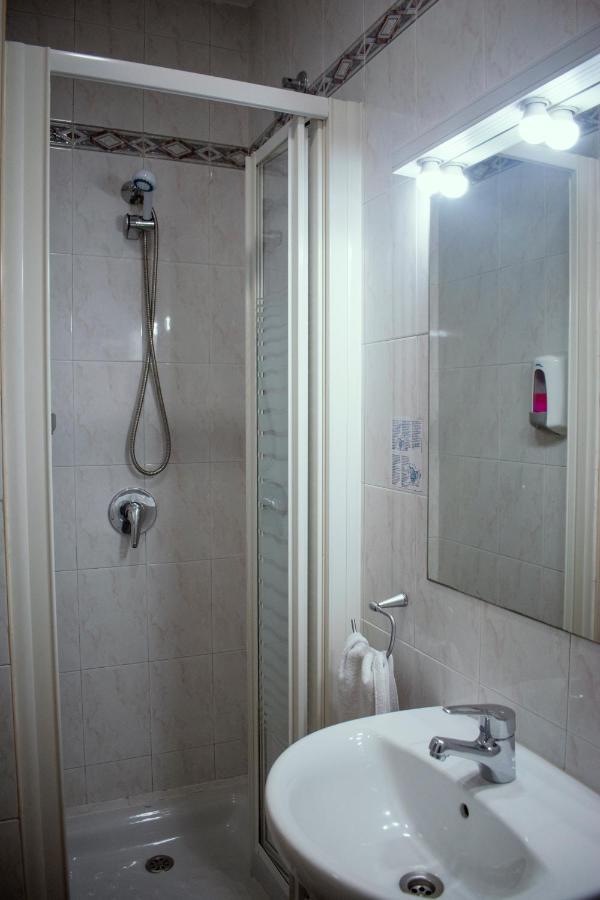 Hostal Artico Madrid Dış mekan fotoğraf