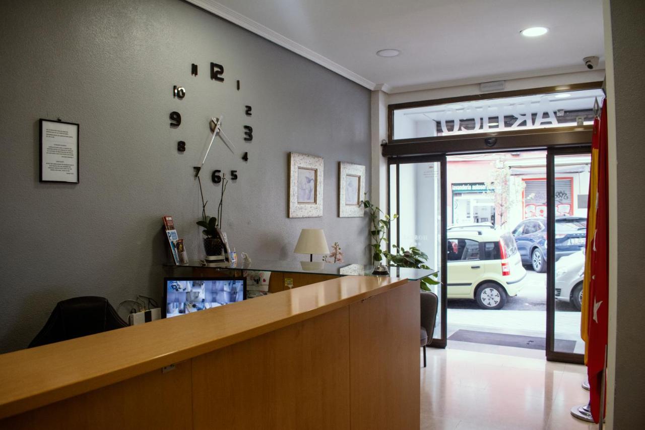 Hostal Artico Madrid Dış mekan fotoğraf